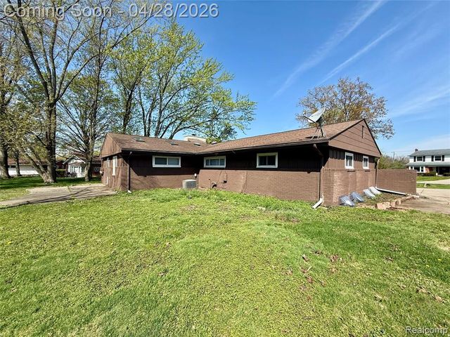 30840 Rock Creek Drive, Southfield, MI 48076
