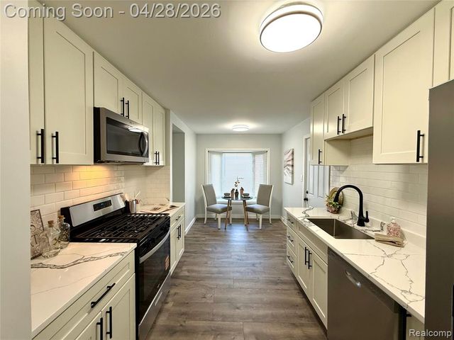 30840 Rock Creek Drive, Southfield, MI 48076