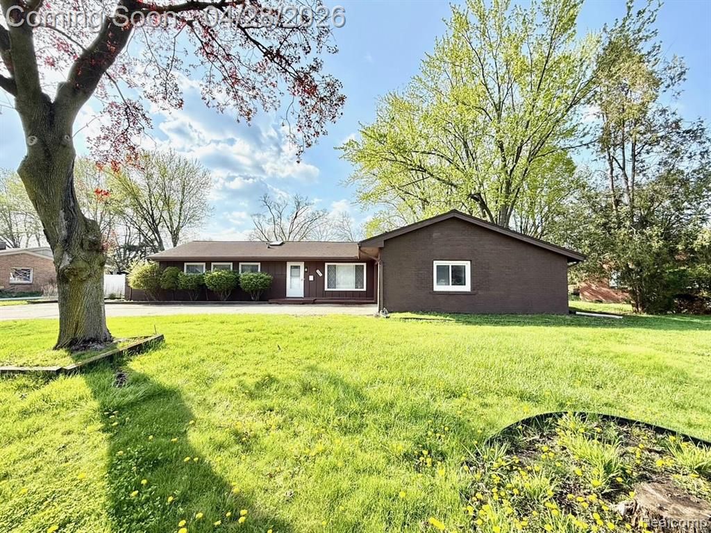 30840 Rock Creek Drive, Southfield, MI 48076