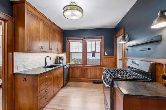 1301 Victoria Street N, Saint Paul, MN 55117