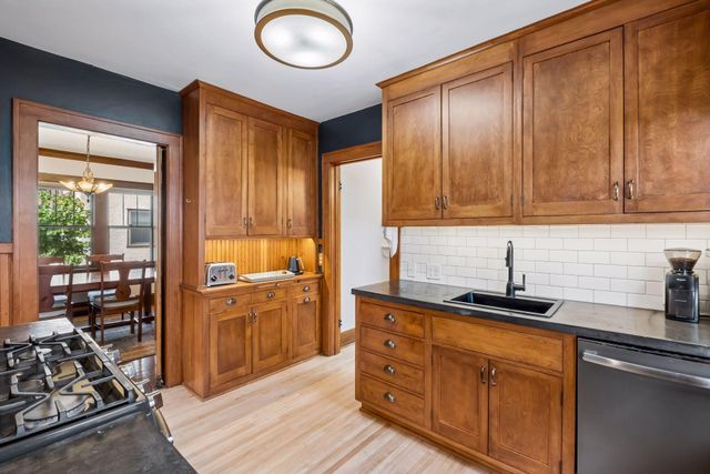1301 Victoria Street N, Saint Paul, MN 55117