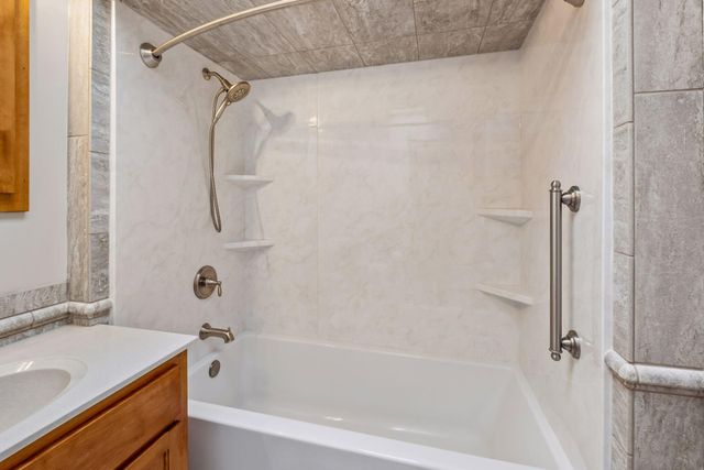 1301 Victoria Street N, Saint Paul, MN 55117