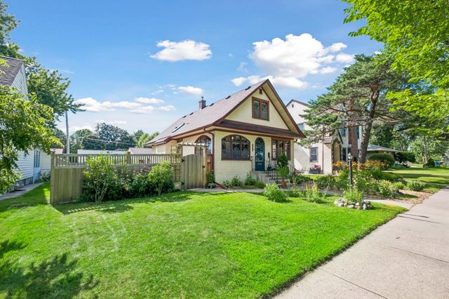 1301 Victoria Street N, Saint Paul, MN 55117
