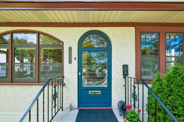 1301 Victoria Street N, Saint Paul, MN 55117