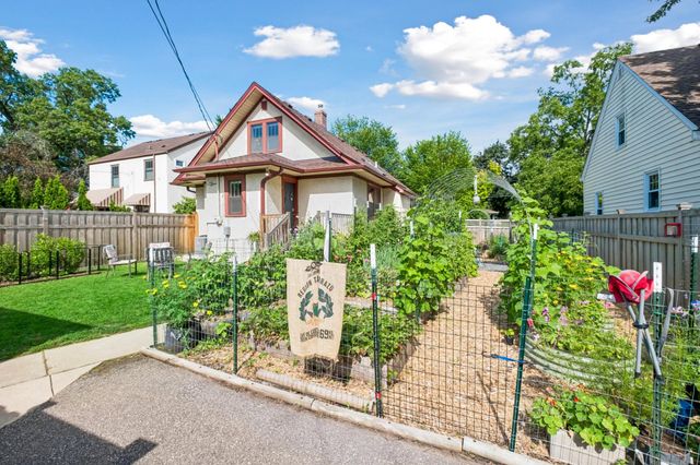 1301 Victoria Street N, Saint Paul, MN 55117
