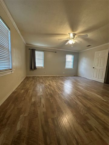 2820 Kirven Street, Dallas, TX 75227