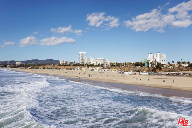 1447 Stanford Street C, Santa Monica, CA 90404