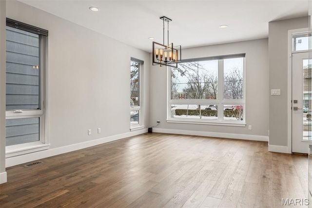 4326 Vista Avenue, St Louis, MO 63110