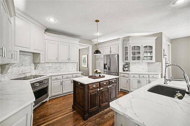 20613 W 96th Terrace, Lenexa, KS 66220