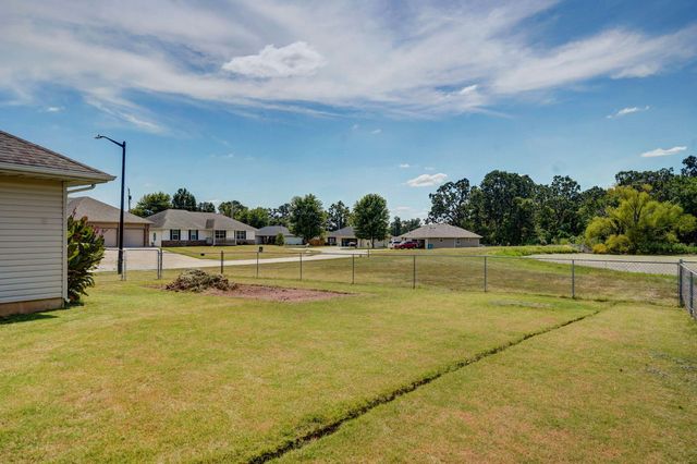 730 W Apache Street, Republic, MO 65738