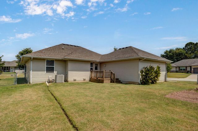 730 W Apache Street, Republic, MO 65738