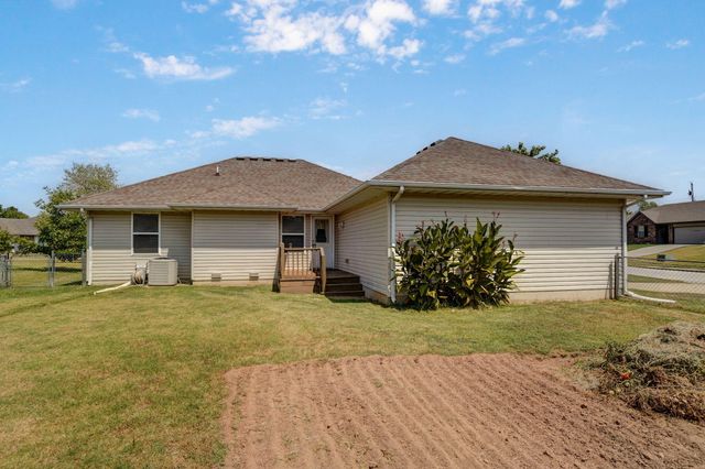 730 W Apache Street, Republic, MO 65738