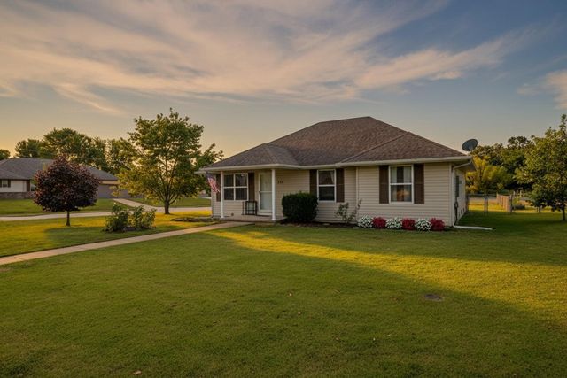 730 W Apache Street, Republic, MO 65738