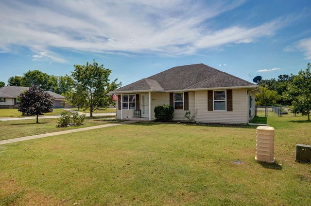 730 W Apache Street, Republic, MO 65738