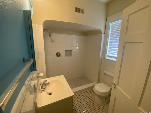 424 E Ashby Pl Apt 3, San Antonio, TX 78212