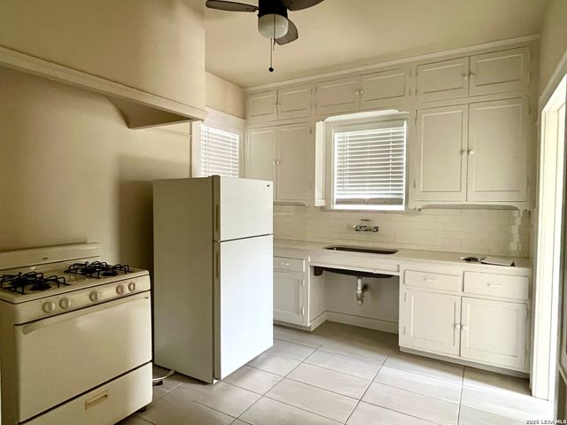 424 E Ashby Pl Apt 3, San Antonio, TX 78212