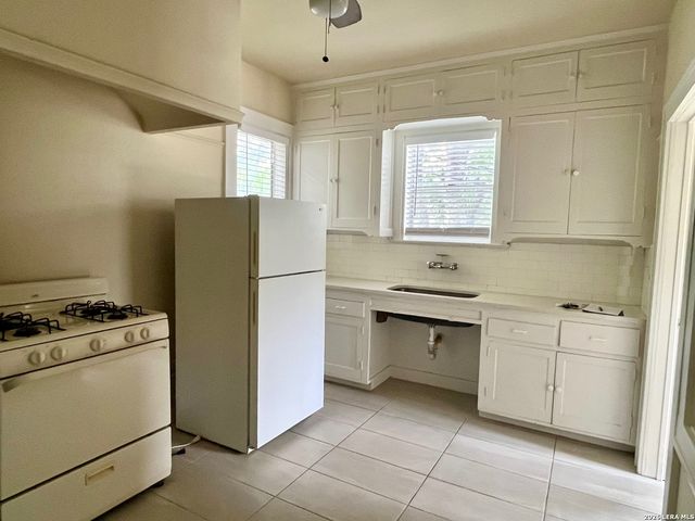 424 E Ashby Pl Apt 3, San Antonio, TX 78212