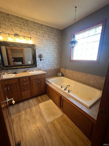 1522 W 700 N Street, Huntington, IN 46750