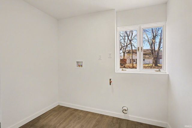 122 E Willow Drive, South Bend, IN 46637