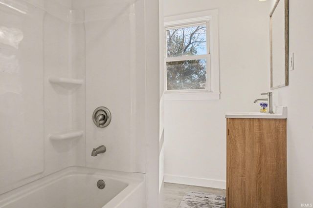 122 E Willow Drive, South Bend, IN 46637