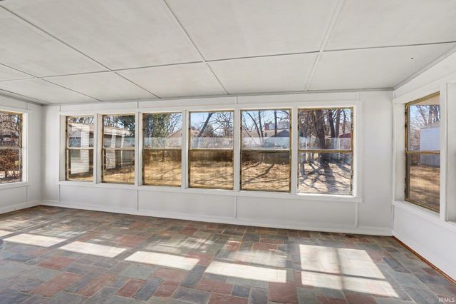 122 E Willow Drive, South Bend, IN 46637