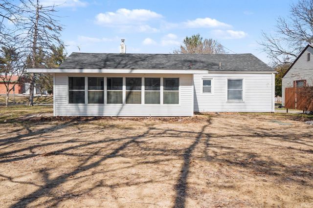 122 E Willow Drive, South Bend, IN 46637