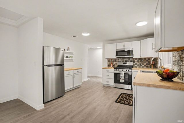 122 E Willow Drive, South Bend, IN 46637