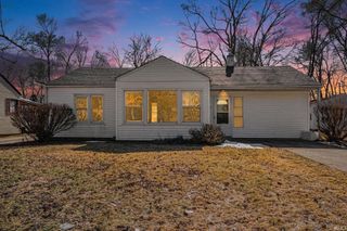 122 E Willow Drive, South Bend, IN 46637