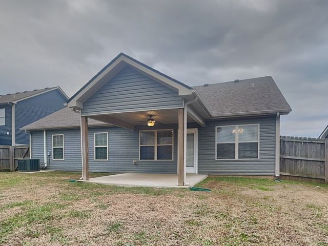 1489 Coronado Dr, Clarksville, TN 37042
