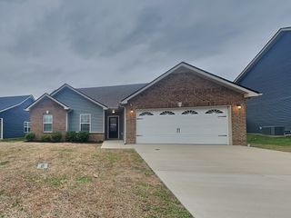 1489 Coronado Dr, Clarksville, TN 37042
