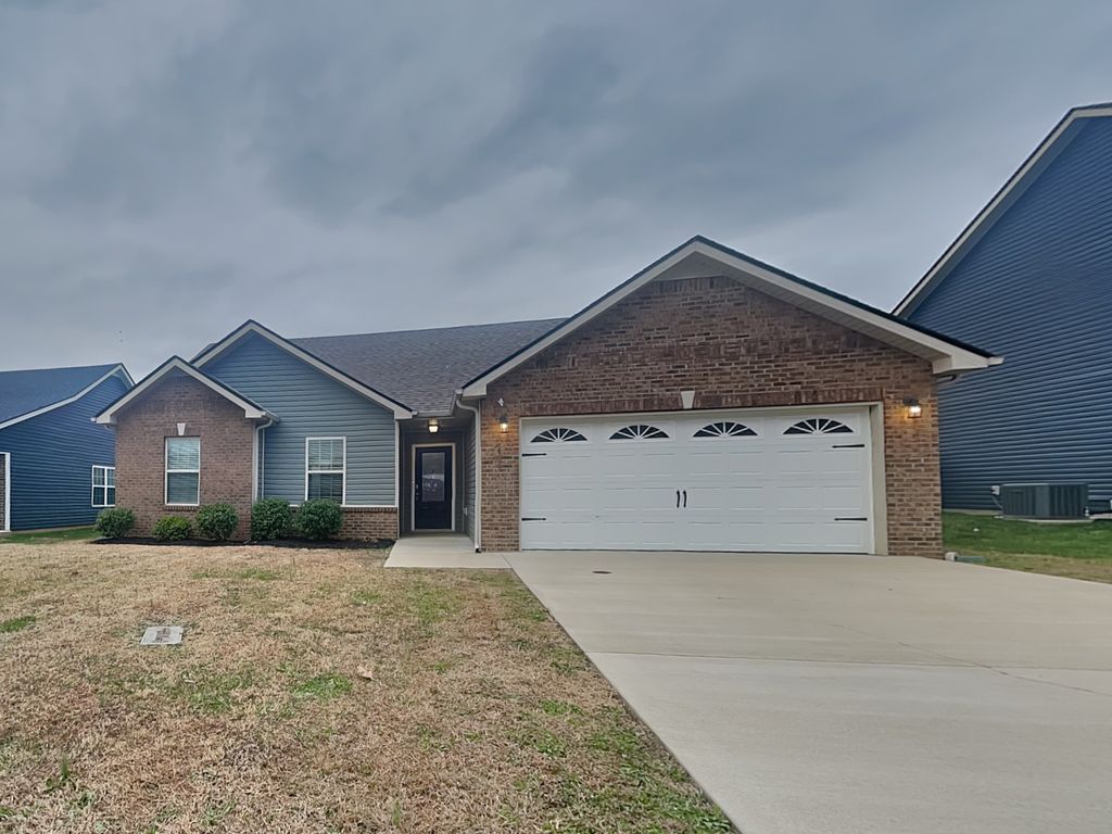 1489 Coronado Dr, Clarksville, TN 37042