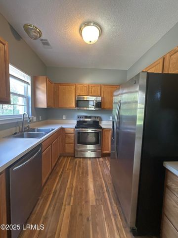 2210 Waddell Rd Apt 5, Port Royal, SC 29935