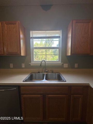 2210 Waddell Rd Apt 5, Port Royal, SC 29935