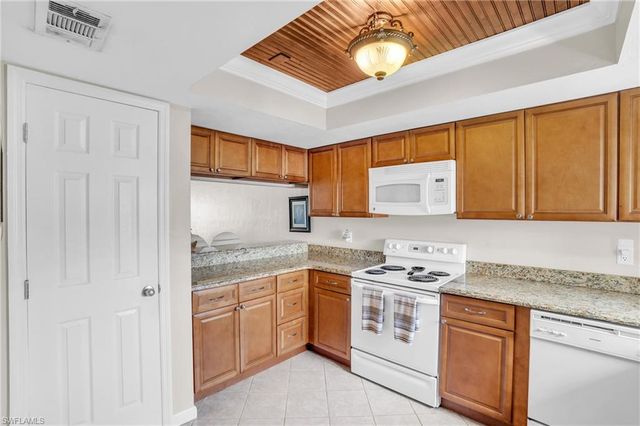 4640 Chantelle DR N204, Naples, FL 34112