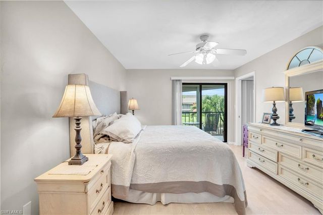 4640 Chantelle DR N204, Naples, FL 34112