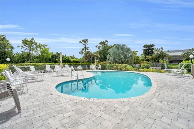 4640 Chantelle DR N204, Naples, FL 34112