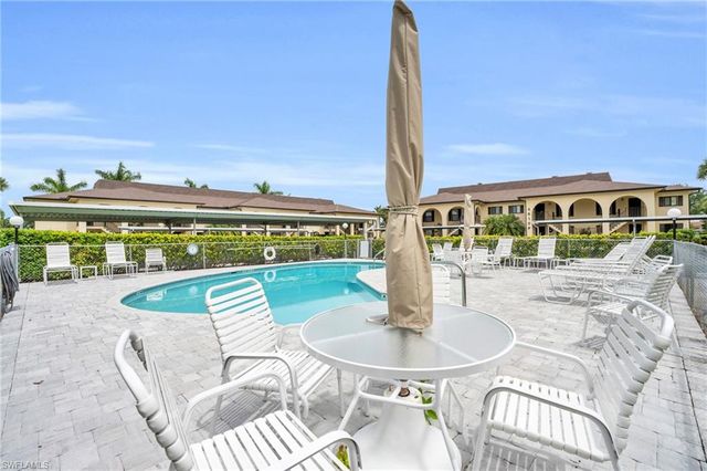 4640 Chantelle DR N204, Naples, FL 34112