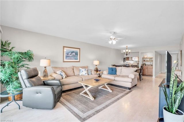 4640 Chantelle DR N204, Naples, FL 34112