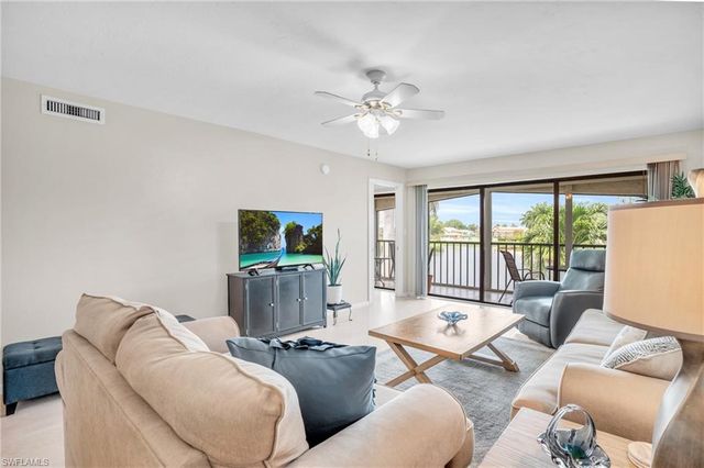 4640 Chantelle DR N204, Naples, FL 34112
