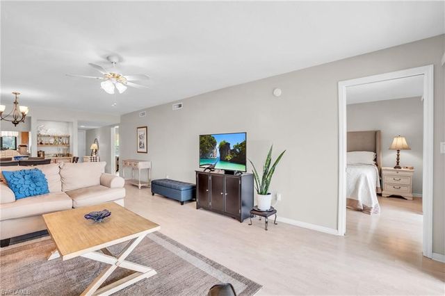 4640 Chantelle DR N204, Naples, FL 34112