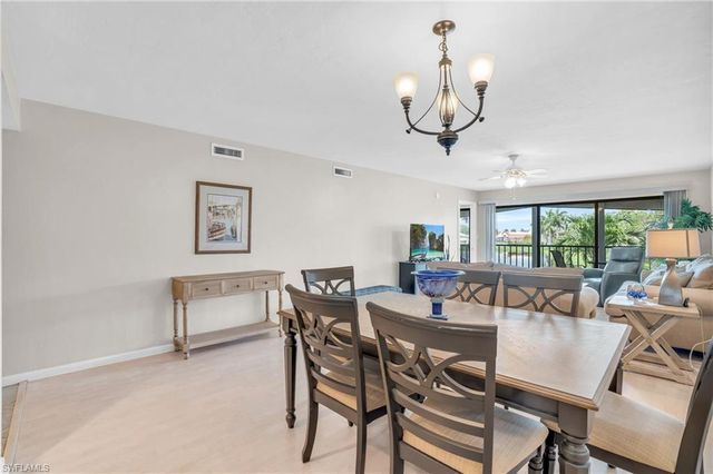 4640 Chantelle DR N204, Naples, FL 34112
