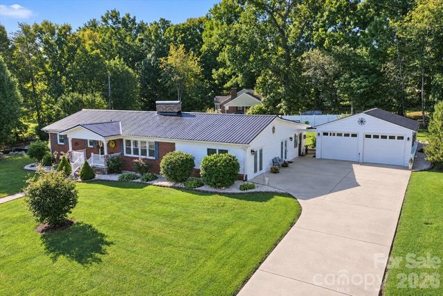 105 Merrywood Drive, Lenoir, NC 28645