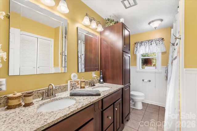 105 Merrywood Drive, Lenoir, NC 28645