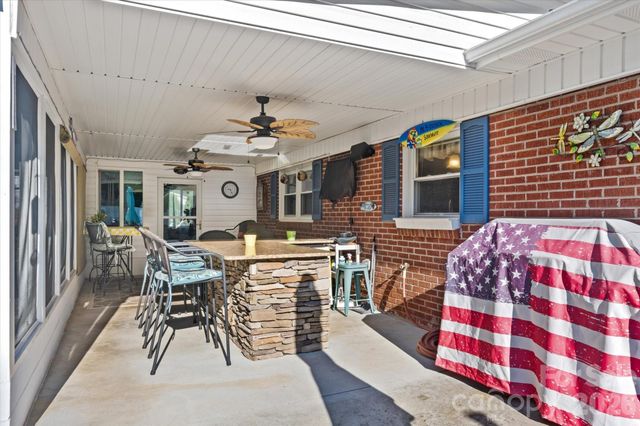 105 Merrywood Drive, Lenoir, NC 28645