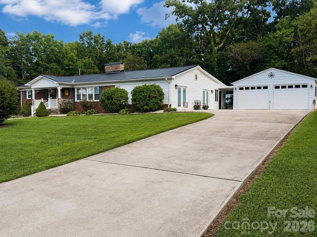 105 Merrywood Drive, Lenoir, NC 28645
