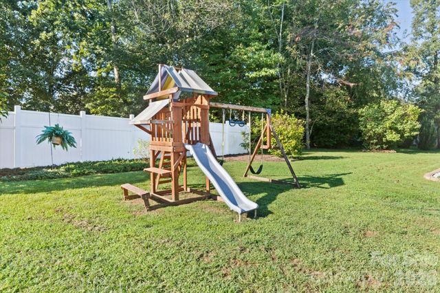 105 Merrywood Drive, Lenoir, NC 28645