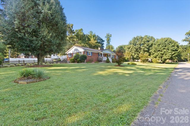 105 Merrywood Drive, Lenoir, NC 28645