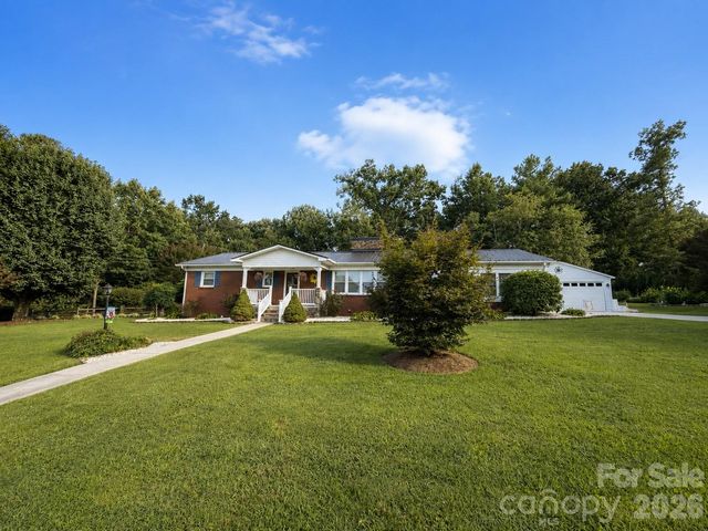 105 Merrywood Drive, Lenoir, NC 28645