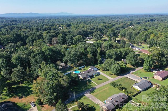 105 Merrywood Drive, Lenoir, NC 28645