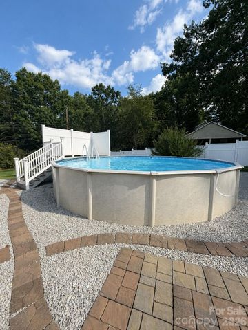 105 Merrywood Drive, Lenoir, NC 28645